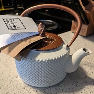Ceramic tea pot